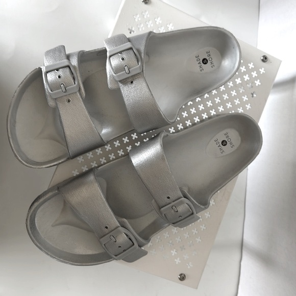 Shade & Shore Silver Slides Sandals Size 11 Flip Flop Summer Beach - Picture 2 of 8